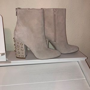 Nude/ pearl heel booties